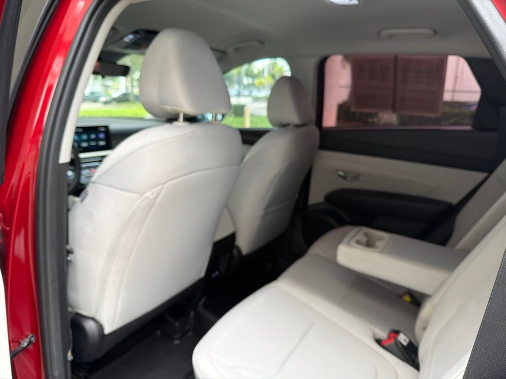 Used 2025 Hyundai Tucson SE FWD image 43
