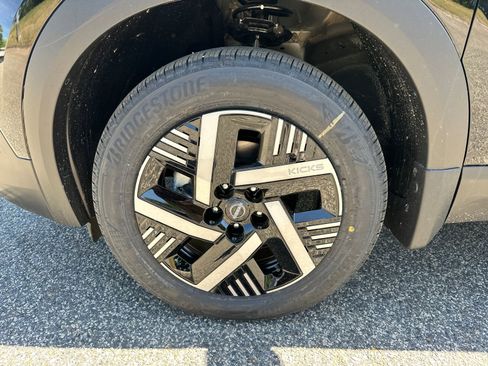 New 2026 Nissan Kicks SV w/ SV Premium Package FWD image 7