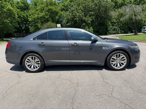 Used 2017 Ford Taurus Limited FWD image 3
