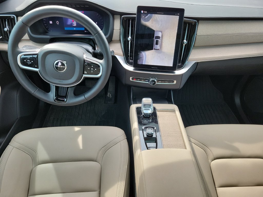 Used 2026 Volvo XC90 B5 Plus w/ Protection Package Premier AWD/4WD image 16