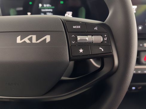 Used 2025 Kia K4 LXS image 22