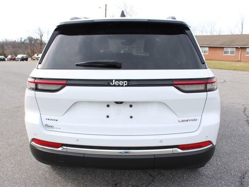 Used 2022 Jeep Grand Cherokee Limited image 8