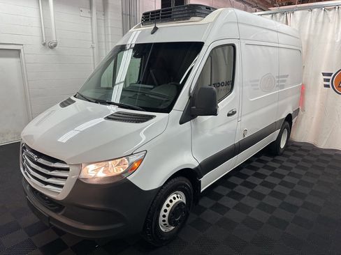 Used 2019 Freightliner Sprinter 144 image 4