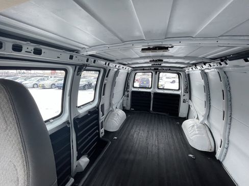 Used 2021 Chevrolet Express 2500 w/ Driver Convenience Package image 21