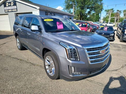 Used 2018 Cadillac Escalade ESV Platinum AWD/4WD image 2