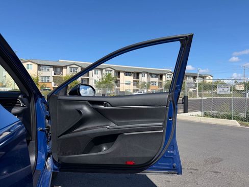 Used 2024 Toyota Camry SE w/ Convenience Package image 15