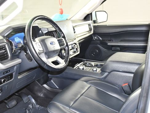 Used 2023 Ford Expedition XLT AWD/4WD image 2