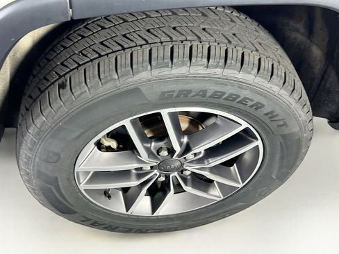 Used 2022 Jeep Grand Cherokee Limited image 30