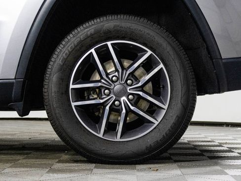 Used 2019 Jeep Grand Cherokee Limited image 43