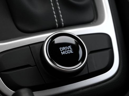 Used 2022 Hyundai Venue SEL image 30