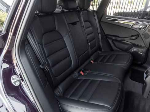 Certified 2026 Porsche Macan AWD/4WD image 43