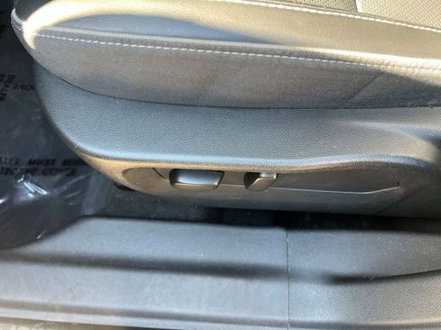 Used 2023 Buick Envision Essence image 23