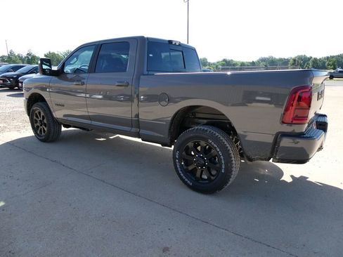 New 2026 RAM 2500 Laramie AWD/4WD image 7