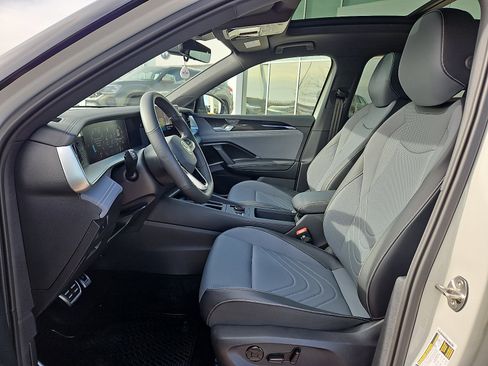 Certified 2026 Volkswagen Tiguan SE R-Line image 10