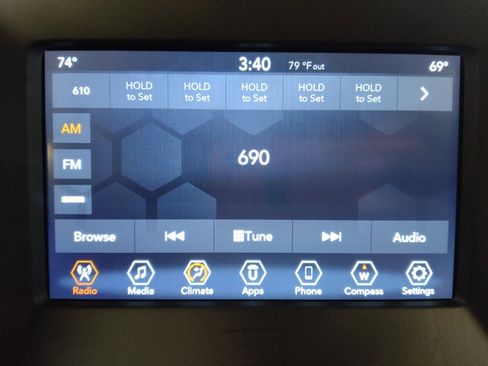 Used 2019 Jeep Compass Latitude FWD image 25