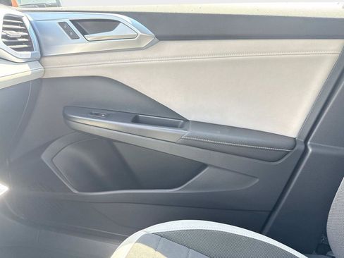 New 2025 Volkswagen Taos SE image 23