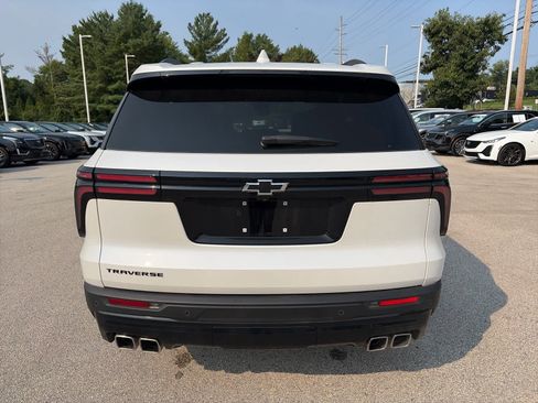 Used 2025 Chevrolet Traverse LT w/ Enhanced Driving Package FWD image 3