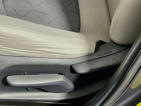 Used 2019 Toyota RAV4 XLE FWD image 15