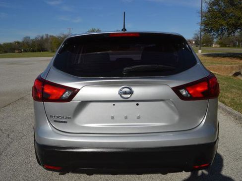 Used 2018 Nissan Rogue Sport S image 10