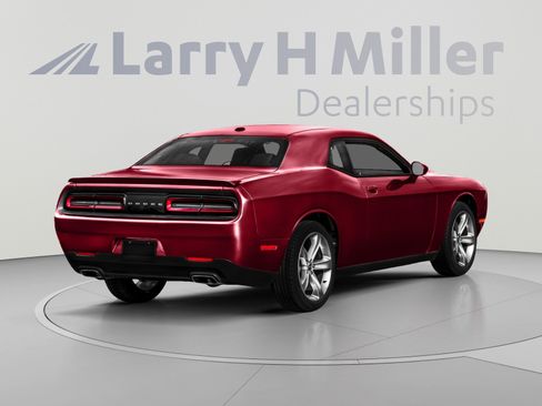 Used 2017 Dodge Challenger SXT Plus RWD image 2