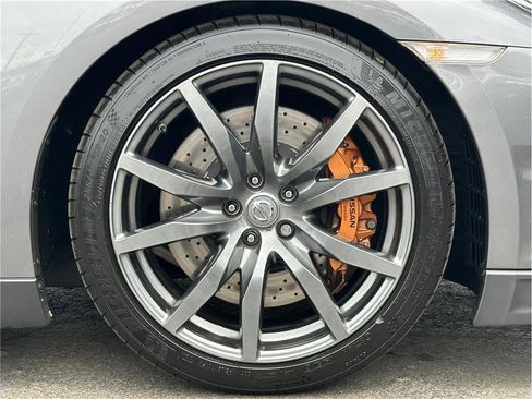Used 2015 Nissan GT-R Premium AWD/4WD image 30