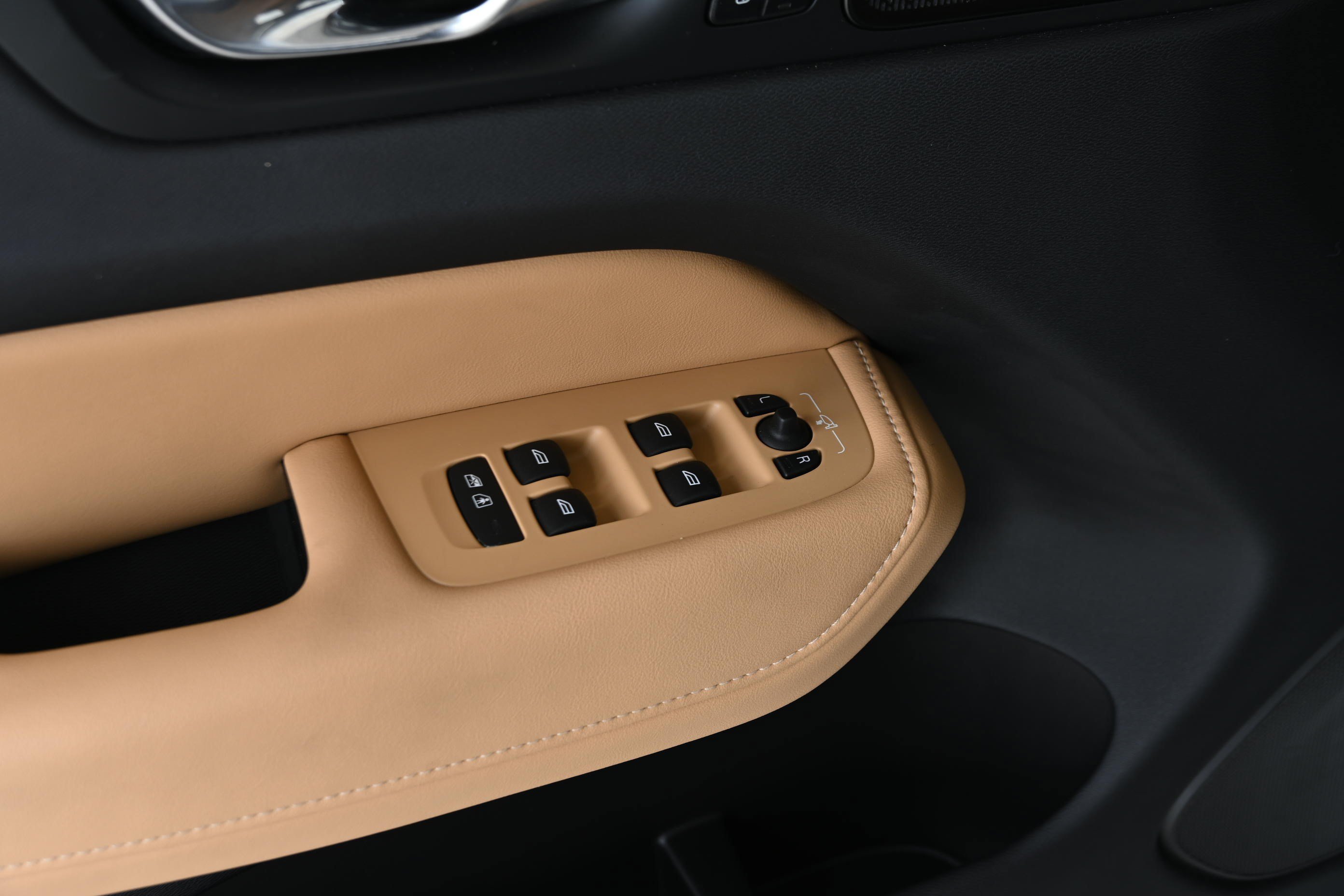 Used 2022 Volvo XC60 B5 Inscription w/ Advanced Package FWD image 27