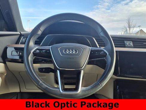 Used 2024 Audi Q8 e-tron Premium Plus w/ Premium Plus Package image 18