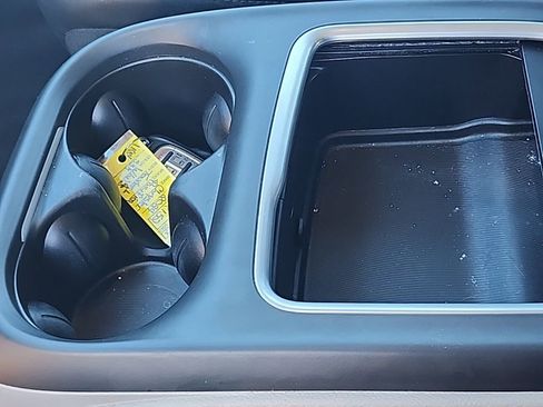 Used 2024 Chrysler Pacifica Touring-L image 12