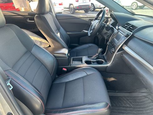 Used 2015 Toyota Camry image 32