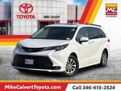 Certified 2025 Toyota Sienna XLE