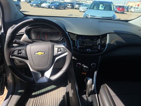 Used 2020 Chevrolet Trax LT w/ LT Convenience Package AWD/4WD image 14