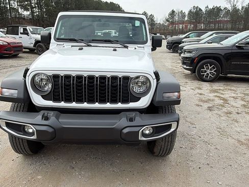 Used 2024 Jeep Gladiator Sport image 3