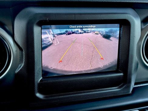 Used 2022 Jeep Wrangler Willys image 21