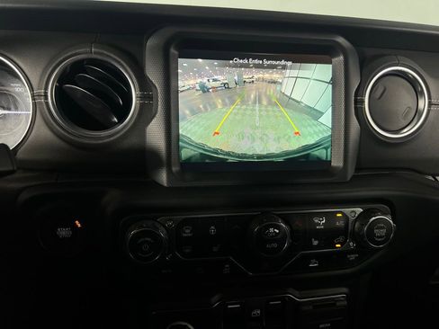 Used 2023 Jeep Wrangler Unlimited Sahara w/ Cold Weather Group image 19