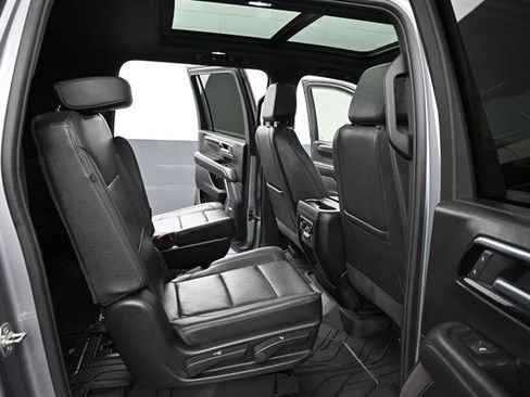 Used 2025 Chevrolet Suburban Z71 w/ Z71 Off-Road Package AWD/4WD image 20