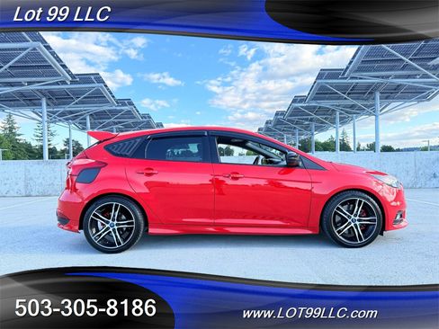 Used 2017 Ford Focus ST FWD image 5