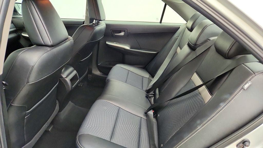 Used 2014 Toyota Camry SE FWD image 19