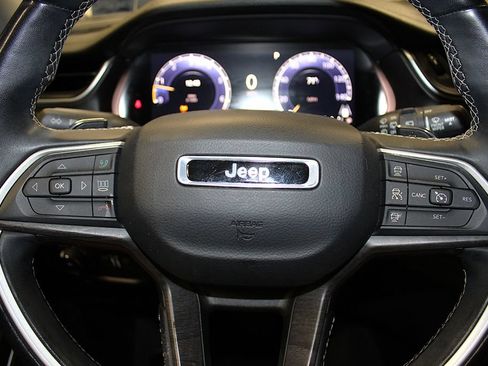 Used 2022 Jeep Grand Cherokee Limited w/ MOPAR Finishing Package AWD/4WD image 12