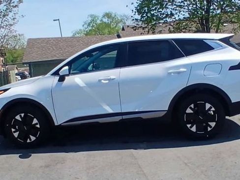 New 2026 Kia Sportage LX FWD image 8