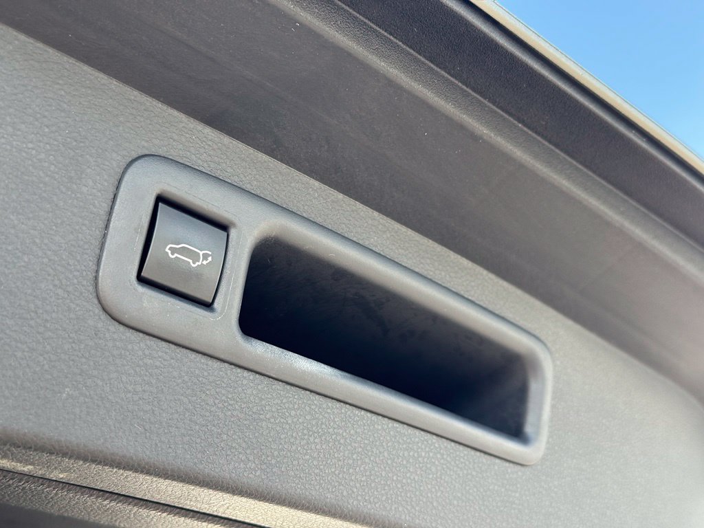 Used 2023 Toyota Highlander XLE FWD image 12