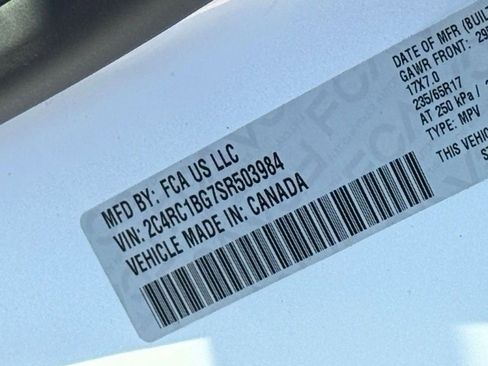 Used 2025 Chrysler Pacifica Select FWD image 32