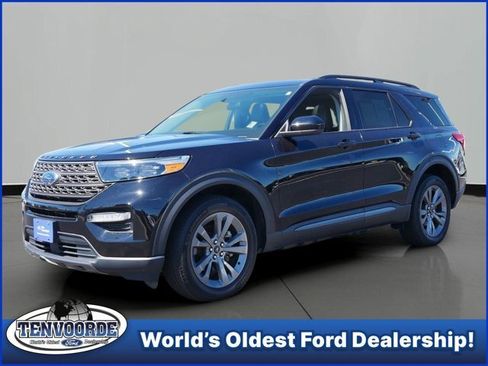 Certified 2022 Ford Explorer XLT w/ Equipment Group 202A AWD/4WD image 1
