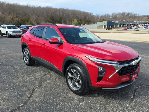 New 2026 Chevrolet Trax LT w/ Driver Confidence Package image 2