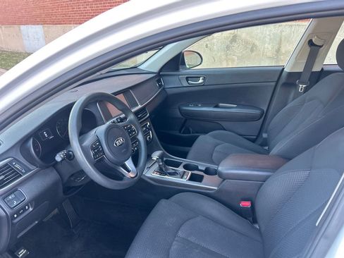 Used 2018 Kia Optima LX w/ 17" Alloy Wheels Package FWD image 6