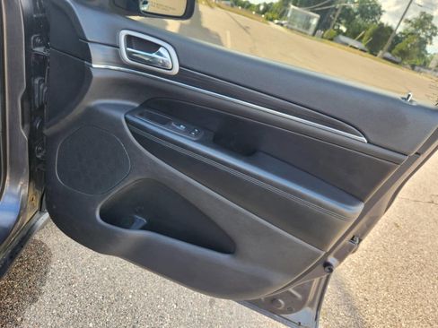 Used 2021 Jeep Grand Cherokee Limited image 16