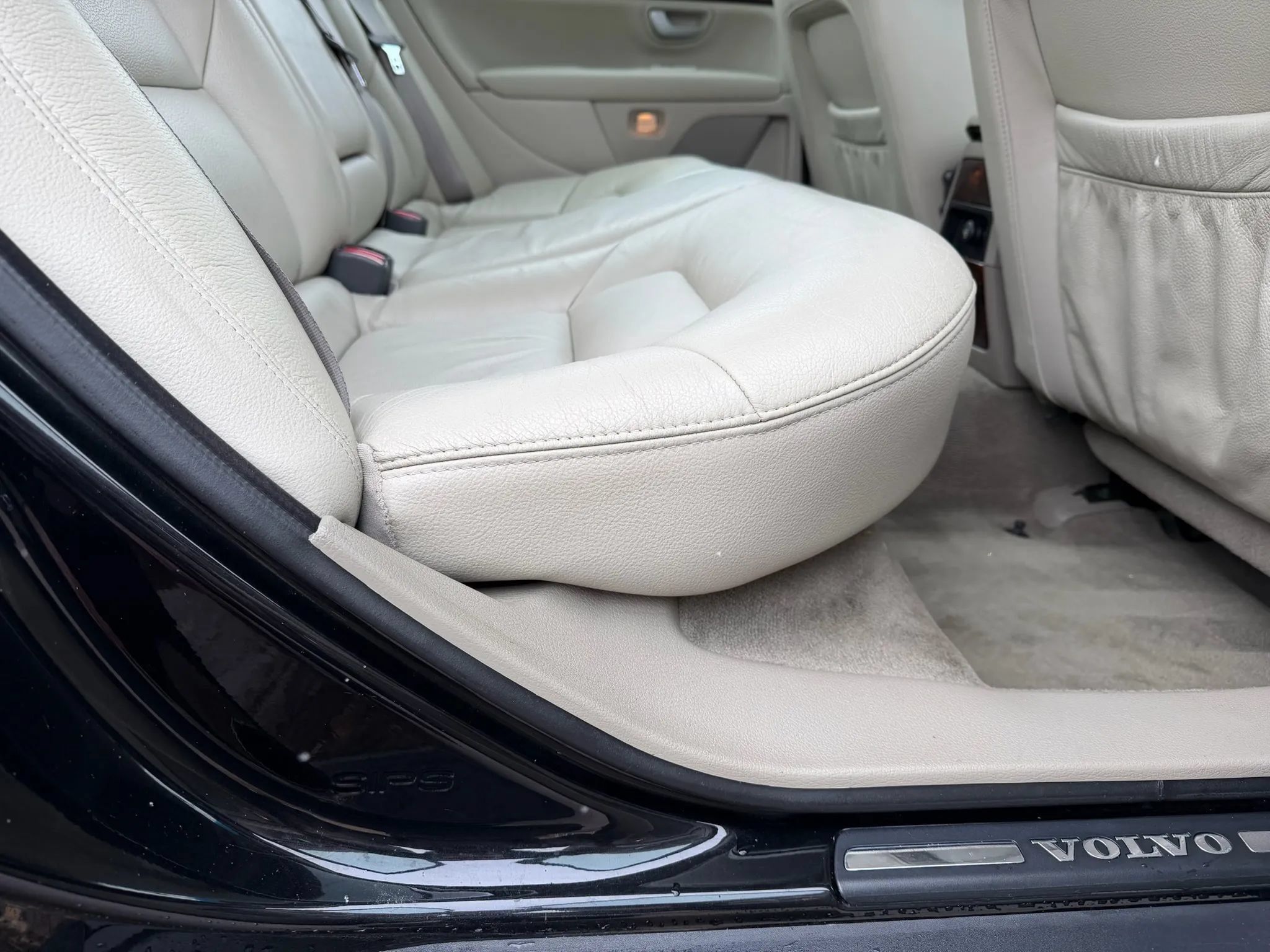 Used 2004 Volvo S80 2.5T AWD/4WD image 38
