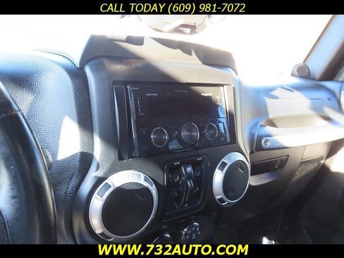 Used 2014 Jeep Wrangler Unlimited Sahara image 11