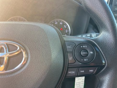 Used 2021 Toyota RAV4 LE image 16