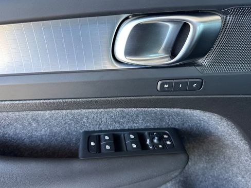 Certified 2025 Volvo XC40 B5 Core image 15