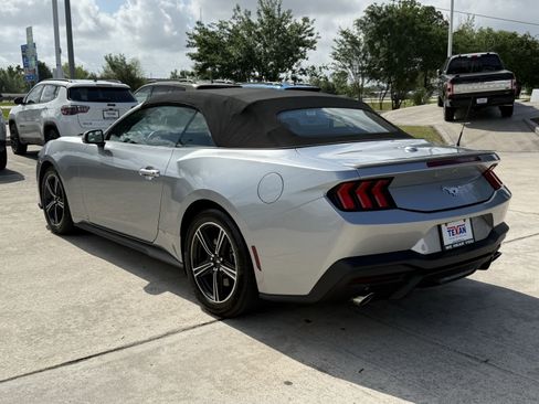 Used 2025 Ford Mustang Premium image 7